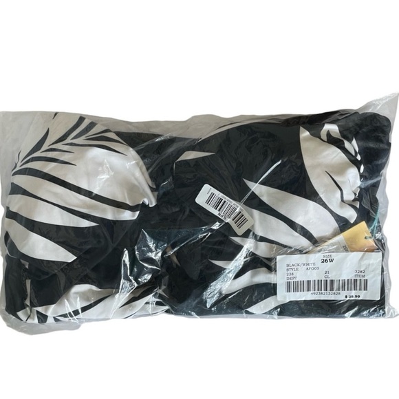 Kona Sol Plus Size Swimsuit Size 26W Black White Tropical Palm Leaf Print - Picture 12 of 12